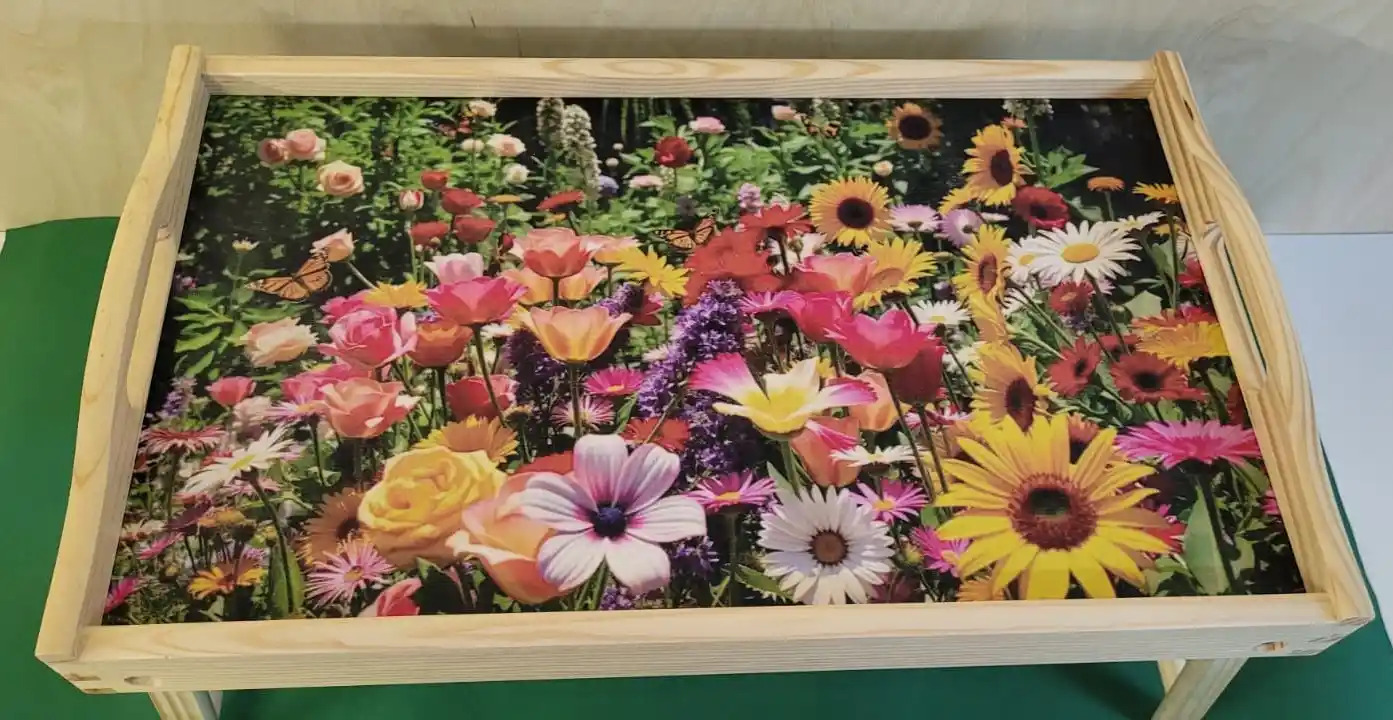 PIKUSA — Frühstückstablett mit bunten Blumen