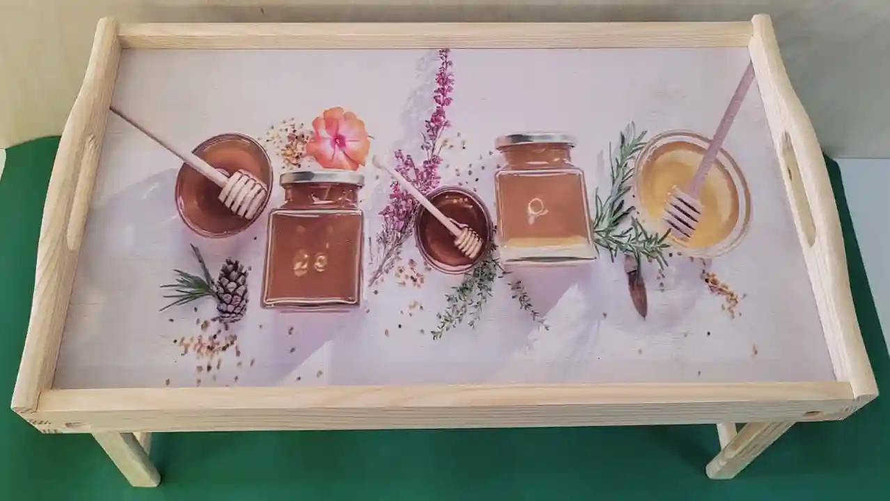 PIKUSA — Frühstückstablett mit Honigmotiv in Gläschen