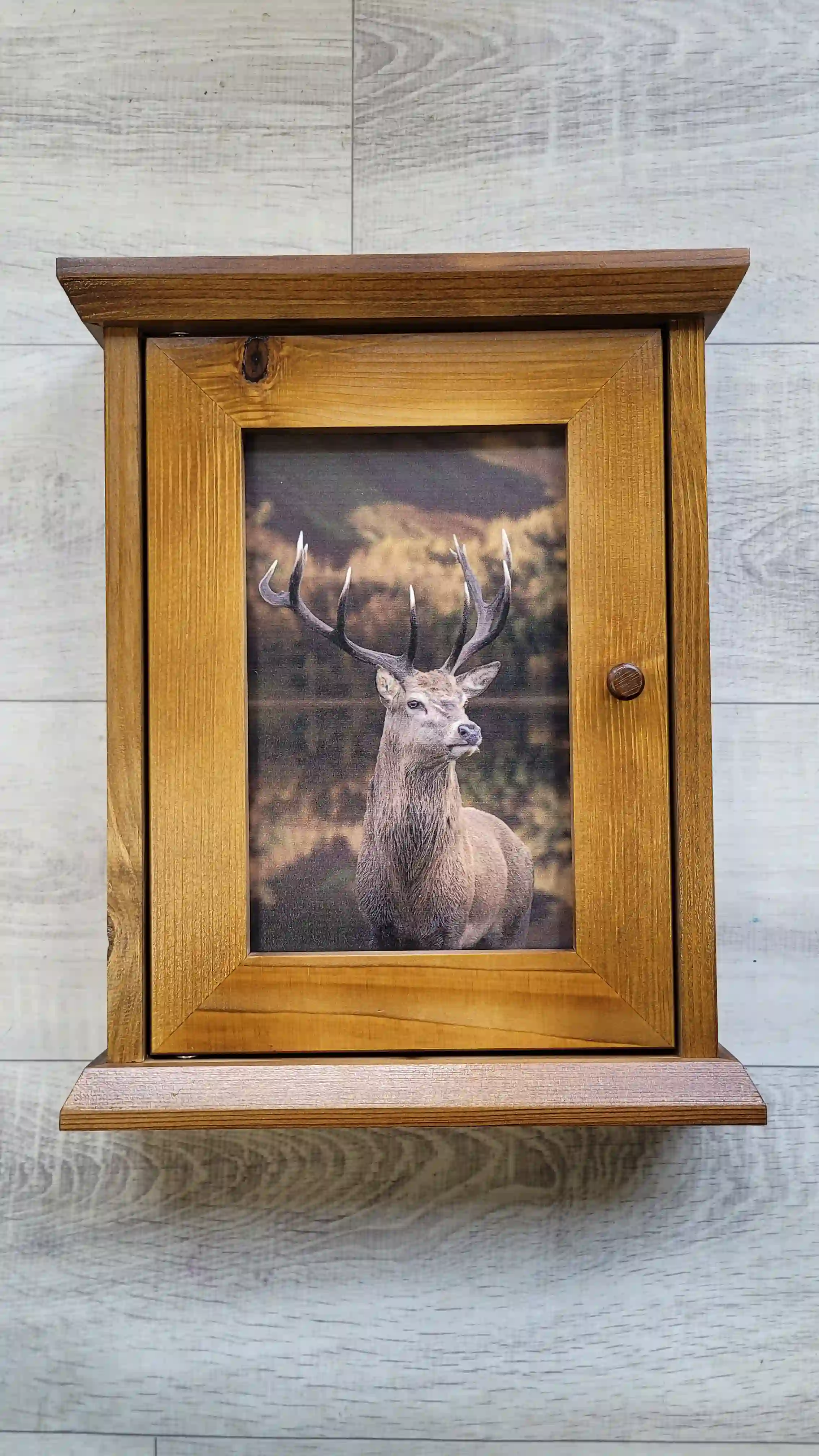 PIKUSA — Schlüsselkasten, dunkles Holz, Hirschmotiv